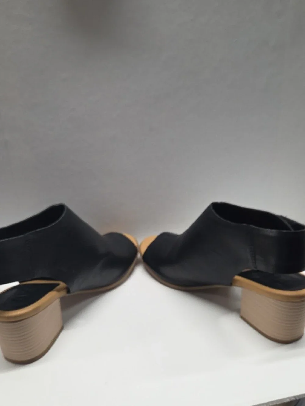 Korks Black Open-Toe Leather Sandals with Tan Block Heel Size 9.5